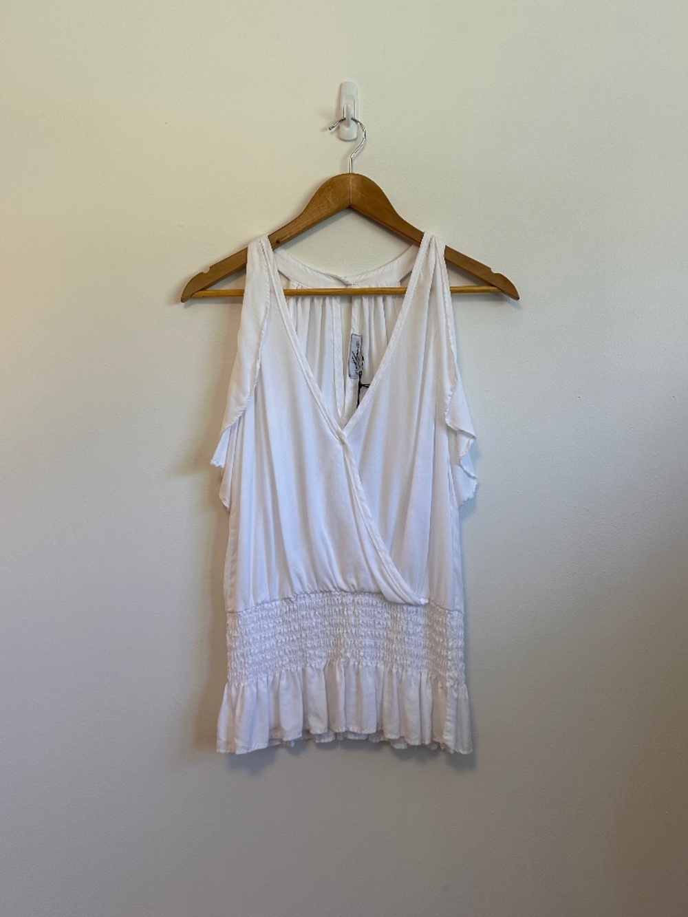 Red Haute NWT Sleeveless Smocked Wrap Blouse in White | Size Medium
